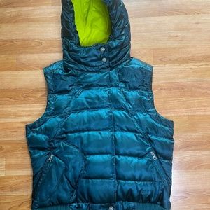 The North Face 550 Deep Teal Puffer Vest